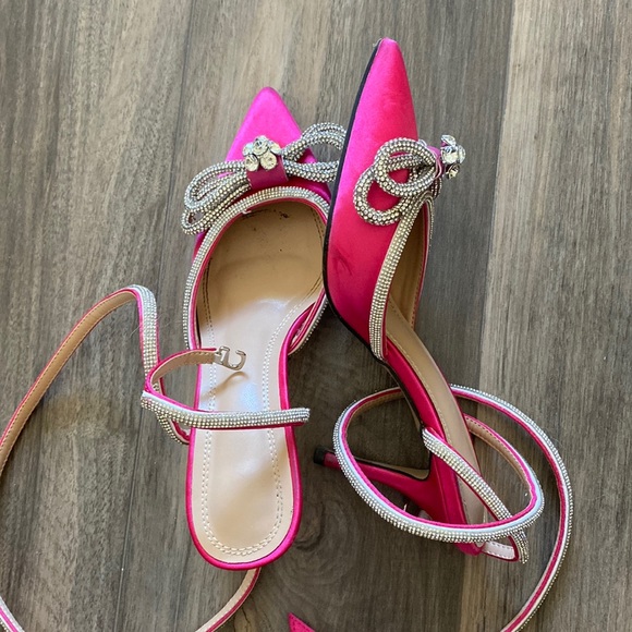 Billini Pink Heels with Rhinestone Bow - Picture 2 of 3